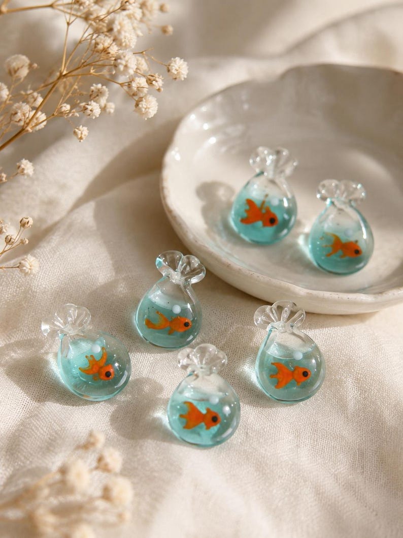 Handmade Glass Goldfish Bag Charm, Mini Aquarium Pendant, Cute Ocean Fish Jewelry, Tiny Fish Bowl Decor, Unique Gift for Fish Lovers
